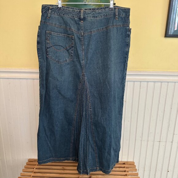 Venezia Denim Maxi Skirt Size 18 Cotton & Spandex Blend Blue Back Pocket & Slit - Picture 2 of 8